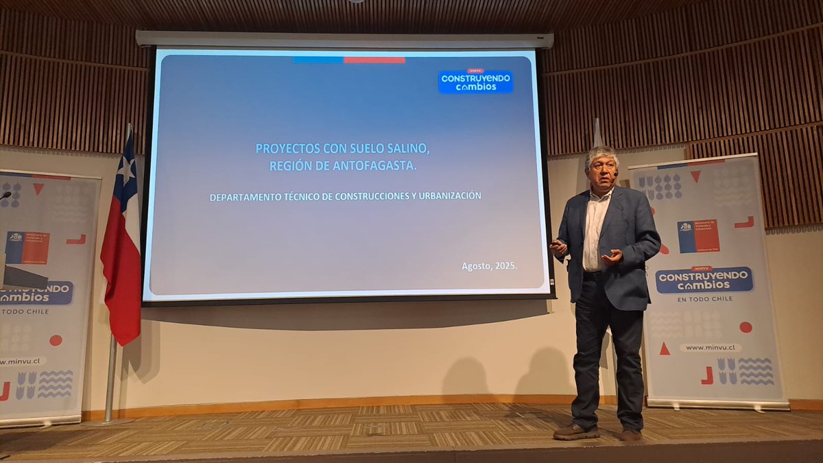 Al seminario “Suelo salino: una condición permanente, estrategias desde la prevención”, realizado en #Iquique asistió nuestra Seremi Paula Monsalves y el arquitecto del Depto. Planes y Programas, Cristian Alcócer; junto a ellos,también participó el Jefe del Depto. Téc. de Serviu