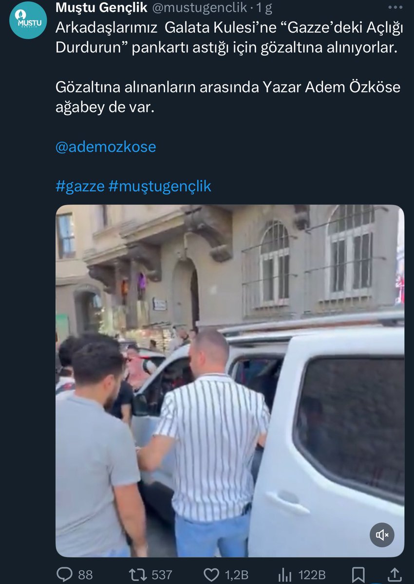 thhsynkrgz's tweet photo. Bu konu hakkında mahallemizin heyecanlı gençlerine not;

Camiler açıkken trafiğin ortasında seccade serip namaza durana

Hayır kurumları varken uluorta sadaka dağıtana 

Düne kadar Ayasofya‘yı istismar edip bugün önünden geçmeyene

Kendine sarığı cübbeli kalkan edene

Dikkat edin https://t.co/aav4RMibBN