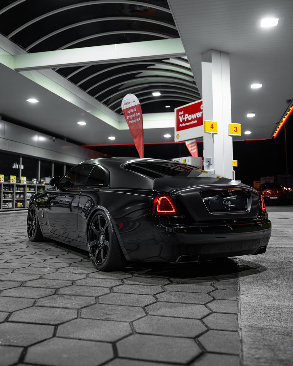 nocarcontext's tweet photo. Rolls-Royce Wraith🖤🖤 https://t.co/eJPiJauhMW