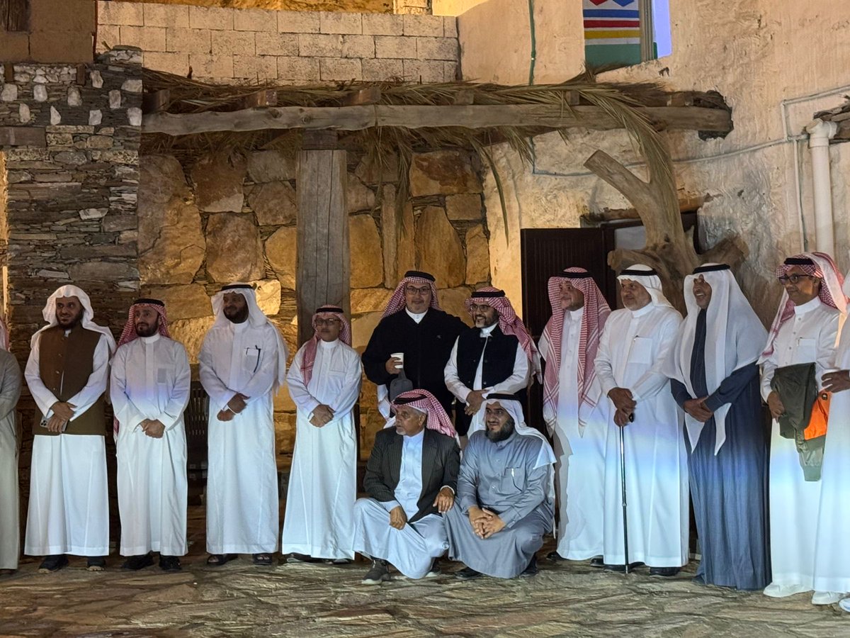 علي بن محمد الرباعي (@al_arobai) on Twitter photo مساء تنومي عامر بالكرم والوفاء عند رجال الحجر في قصر آل ناعم؛ ضمن فعالية مركز عبدالله بن إدريس الثقافي بمحافظة تنومة( تعزيز هويتنا من القرية إلى المدينة)<a href="/ZiadAldrees/">زياد الدريس</a> مساء تنومي عامر بالكرم والوفاء عند رجال الحجر في قصر آل ناعم؛ ضمن فعالية مركز عبدالله بن إدريس الثقافي بمحافظة تنومة( تعزيز هويتنا من القرية إلى المدينة)<a href="/ZiadAldrees/">زياد الدريس</a>