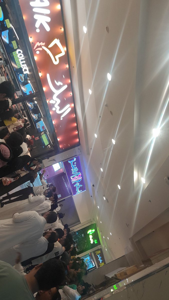 YarbLk57378's tweet photo. @albaik ليس كل من طالت خدمته في البيك يصلح مدير الاداره  فن التعامل وليس القسوه والشده....مدير سبب زحمه في الفرع ..مجمع قلب الطائف https://t.co/Jr6yEZe6jS