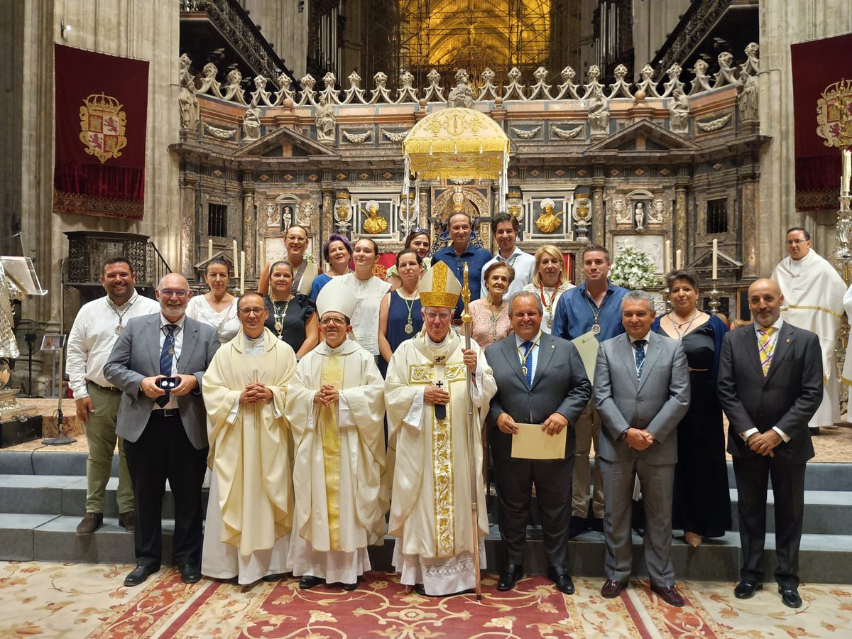 La Novena a la #VirgendelosReyes ha llegado al 6º día. Hoy nos han acompañado La Hermandad de la Asunción, de Cantillana, <a href="/hdad_asuncion/">Hermandad Asunción de Cantillana</a>, y la Agrupación Parroquial de Santa Marta y San Bartolomé de La Algaba, <a href="/SantaMartaAlgab/">Agrupación Parroquial de Santa Marta La Algaba</a>.