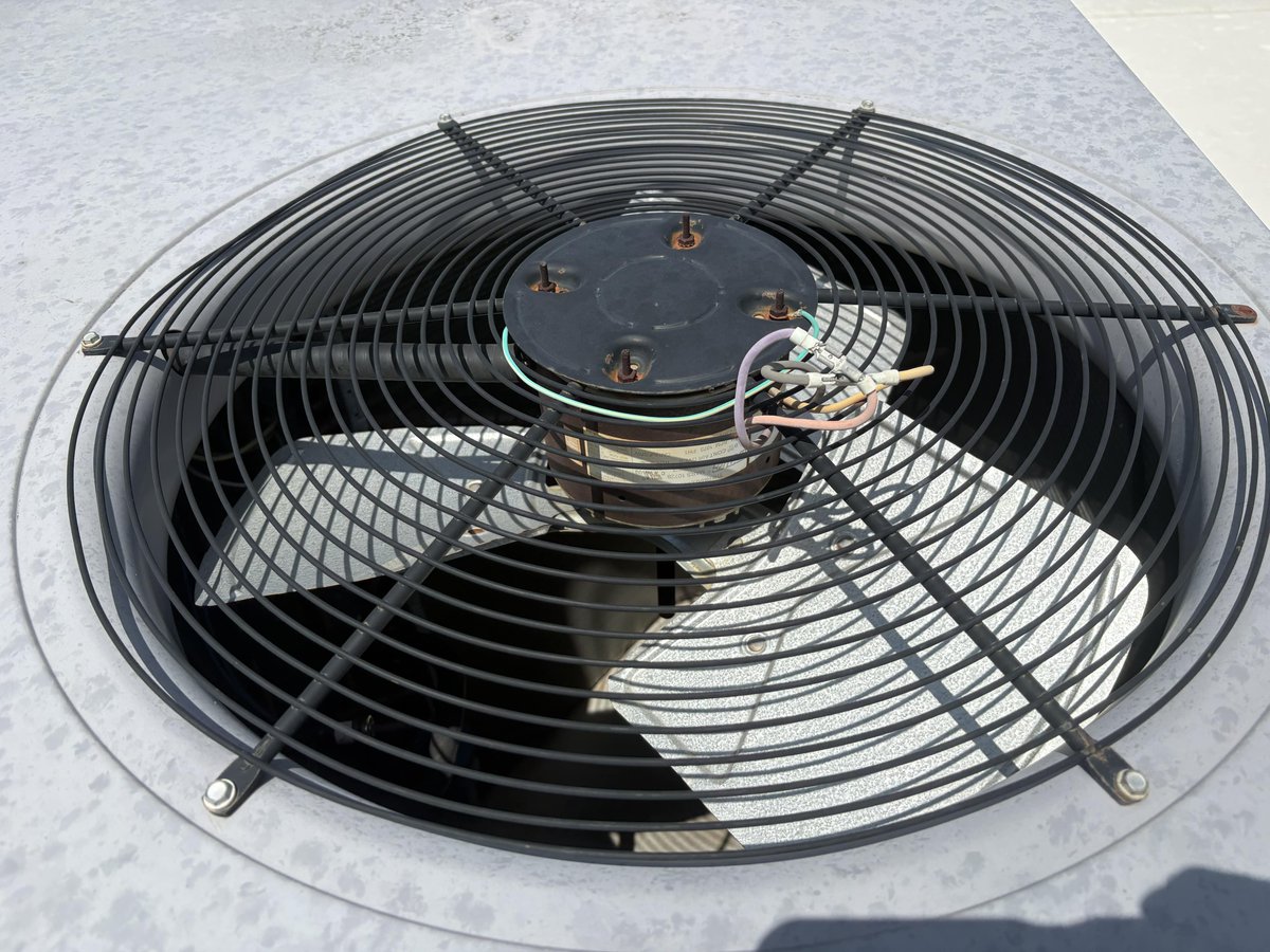 fix_it42931's tweet image. We were contacted for a blown compressor. Meticulously, we replaced it for our client. Ensuring efficiency and satisfaction are core to our service. #ACRepair #CompressorReplacement