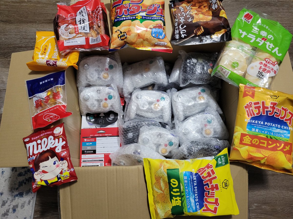 My controller order came with a bunch of snacks! Thanks <a href="/roomnumber114/">Yoshi#114</a>