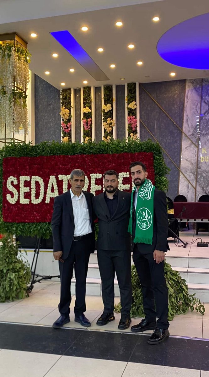 Reis Sedat PEKER, şehidimiz Yasin Börü’nün kardeşi Furkan Börü’yü düğününde yalnız bırakmadı.