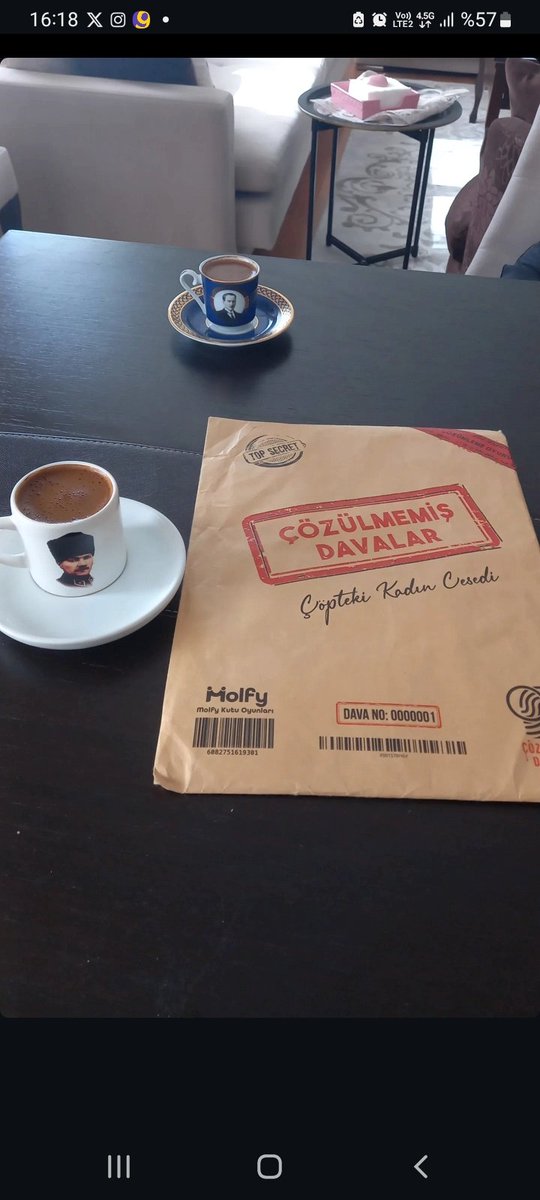 Sherlock Holmes gelsinde dedektif görsün...