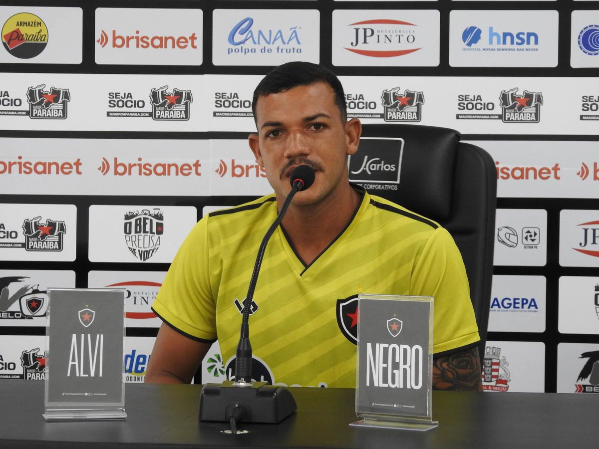 O próximo jogador a completar 50 jogos oficiais pelo <a href="/BotafogoPB/">Botafogo da Paraíba</a> é Gama. Até o momento são 48 jogos, dois gols e duas assistências.

Foto: Allan Herbert 

Opiniões sobre o jogador?