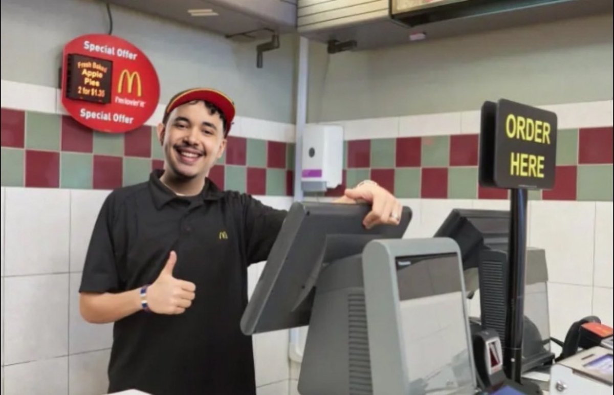 🚨After rumors spreading that ex-NIP player "Itachi" had been spotted roaming the streets of Paris  begging people for money, following the addition of "Radosin" to NIP and their shocking performance in the EU LCQ, he is now in good condition working at his local McDonald's.