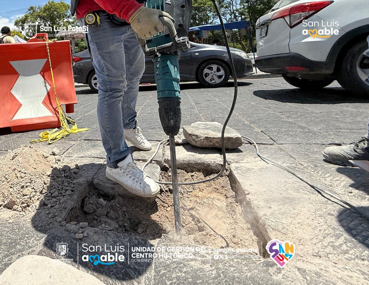 Siguiendo las instrucciones del alcalde <a href="/EF_Galindo/">Enrique Galindo C</a>, nuestra Cuadrilla de Respuesta Inmediata llevó a cabo trabajos de bacheo en la calle Othón, esquina con 20 de Noviembre, para mantener en óptimas condiciones el #CorazónDeSanLuis.