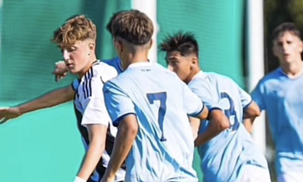 CorradinoNicolo's tweet image. Il centrocampista Federico #Benassi (09) lascia temporaneamente la #Juve e si trasferisce al #Sassuolo 👋 @junews24com