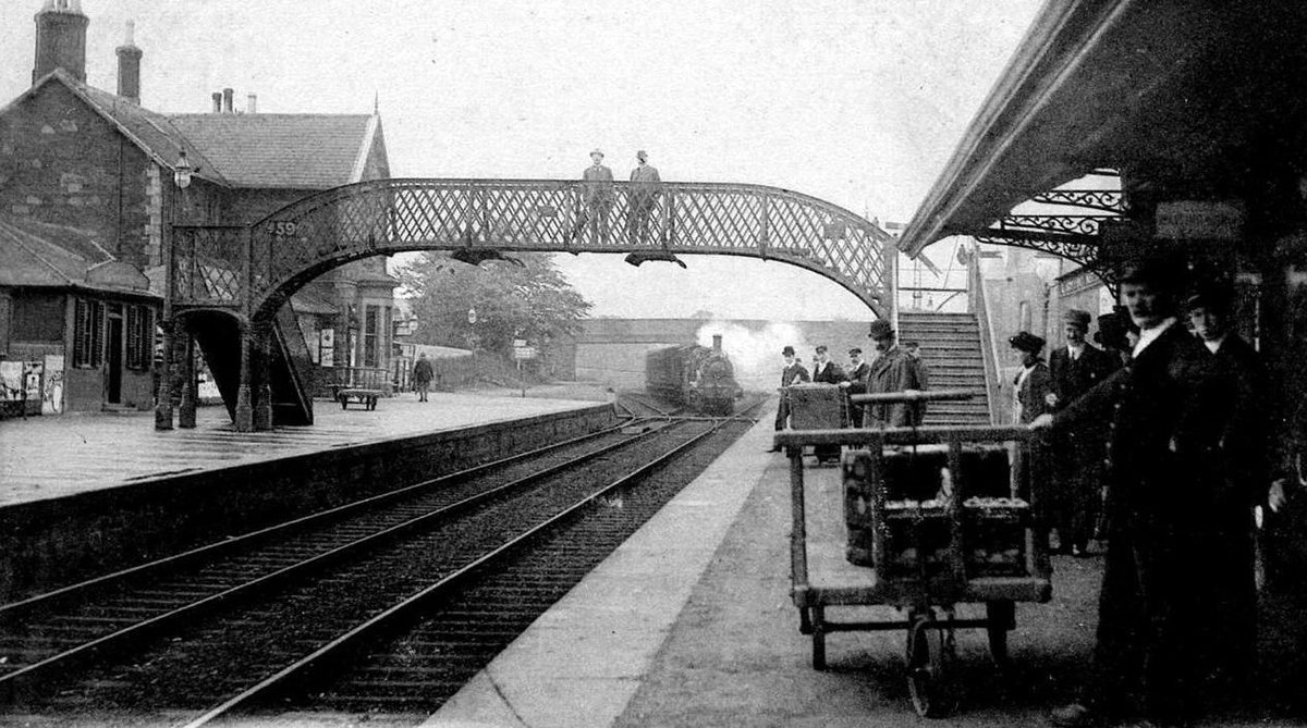 Old Tour #Scotland #Ancestry Travel Visit #Genealogy #Scottish Family #History Blog #photography of people at the railway station at Castle Douglas near Threave Castle, Dumfries and Galloway. Railway was incorporated on 21 July 1856 tour-scotland-photographs.blogspot.com/2014/06/old-ph…