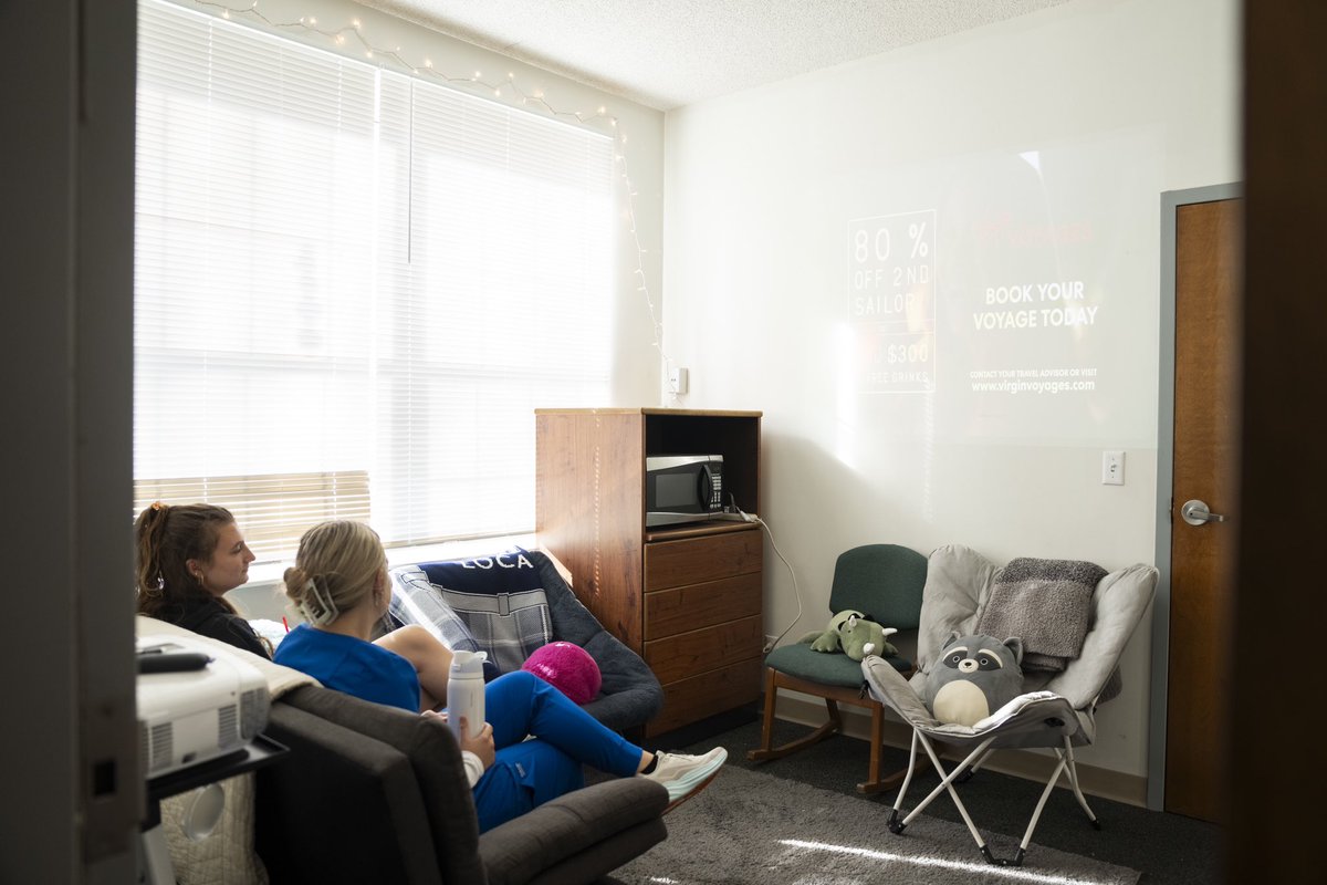 ictrueblue's tweet photo. 🏡 Welcome to Greene Hall, an upper-class, suite-style living space. Each suite contains two bedrooms, a living room, and a private bath, co-ed by suite. A place to crash, connect, and create memories that last. #LifeAtIC #IllinoisCollege #DormTour https://t.co/3yY2rRfGd6