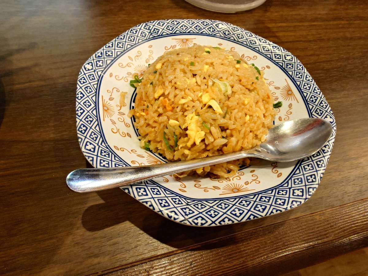 昨日の晩ご飯꜀(^. .^꜀ )꜆੭
今回はネギラーメンショップに行って味噌ネギチャーシューと半チャーハンを食べましたよ
前回行った時にチャーハンって美味しいのかな？と思っていたので今回注文したのですけど、チャーハン美味しかったですよ
ｺﾞﾁｿ━(人&gt;▽&lt;｡)━ｻﾏｯ
 #ネギラーメンショップ
