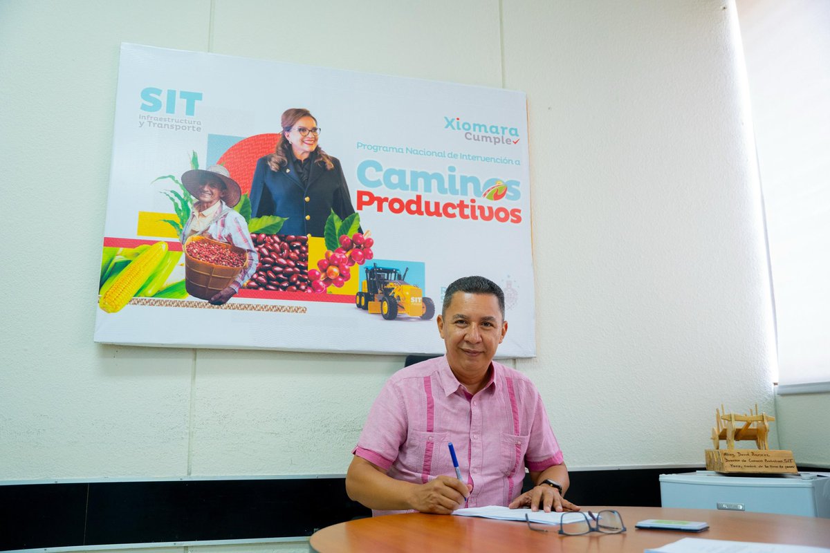 Firmamos un nuevo convenio con el SIT a través del programa de Caminos Productivos, para llevar pavimento al Barrio Calán 🏘️ Son 200 metros que abrirán camino y mejorarán la vida de 8 comunidades ¡Seguimos #PavimentandoSigua! 🤝🏻