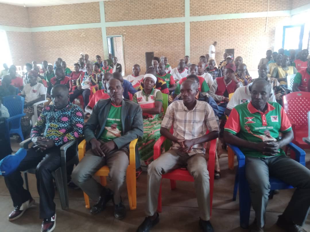 CNDD FDD Buhumuza (@cnddfddbuhumuza) on Twitter photo #Burundi
Ku magenekerezo ya 7,8,9/8/2025 ubuseruki bwa <a href="/CnddFddBuhumuza/">CNDD FDD Buhumuza</a> buserukiwe n'abanyamabanga babiri, uw'ibiro be n'uwo imibano inkino n'imicokama baragende ama zone agize komine #Butaganzwa ma #Gisuru uko ari 12 mubikorwa vyo guhimiriza abagumyabanga b'indongozi #Burundi
Ku magenekerezo ya 7,8,9/8/2025 ubuseruki bwa <a href="/CnddFddBuhumuza/">CNDD FDD Buhumuza</a> buserukiwe n'abanyamabanga babiri, uw'ibiro be n'uwo imibano inkino n'imicokama baragende ama zone agize komine #Butaganzwa ma #Gisuru uko ari 12 mubikorwa vyo guhimiriza abagumyabanga b'indongozi