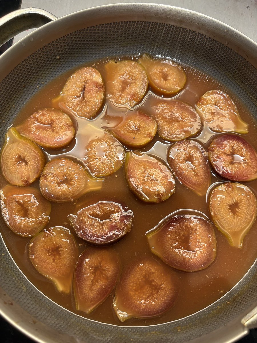 brit_battleaxe's tweet image. Excess figs are delicious gently poached in weak’ish orange juice (or similar) and then they freeze brilliantly. #YumYum #FoodForFree