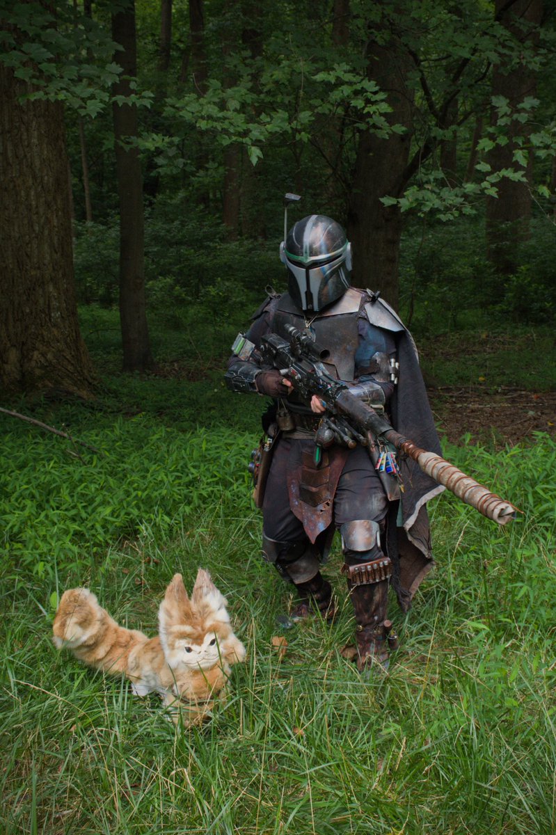 ValeMalikMando's tweet photo. What’s a Mando without his attack #LothCat?!🔥 #MandoMonday
Beezo the #loth-cat made by me!✨
📸 - NessieAH
#mandalorian #themandalorian #starwars #starwarscosplay #cosplay #mando #custommando #mandaloriancosplay #custommandalorian #beskar #mandaloriankit #mandocosplay https://t.co/k7BFC1bhXf