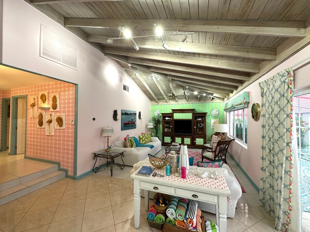 Bahamas_Realty's tweet photo. NEW RENTAL❗️
Fully furnished 3BR villa in Paradise Estates 🌴 Steps from beach, dining &amp; shops. Private patio, pools &amp; tennis court; your island retreat awaits.

List Price: 🏷️$4,500 Per Month

Listing Agent: Andrea Brownrigg
Learn more: https://t.co/2xEbcM0gxz https://t.co/Eh5SDXR7A2
