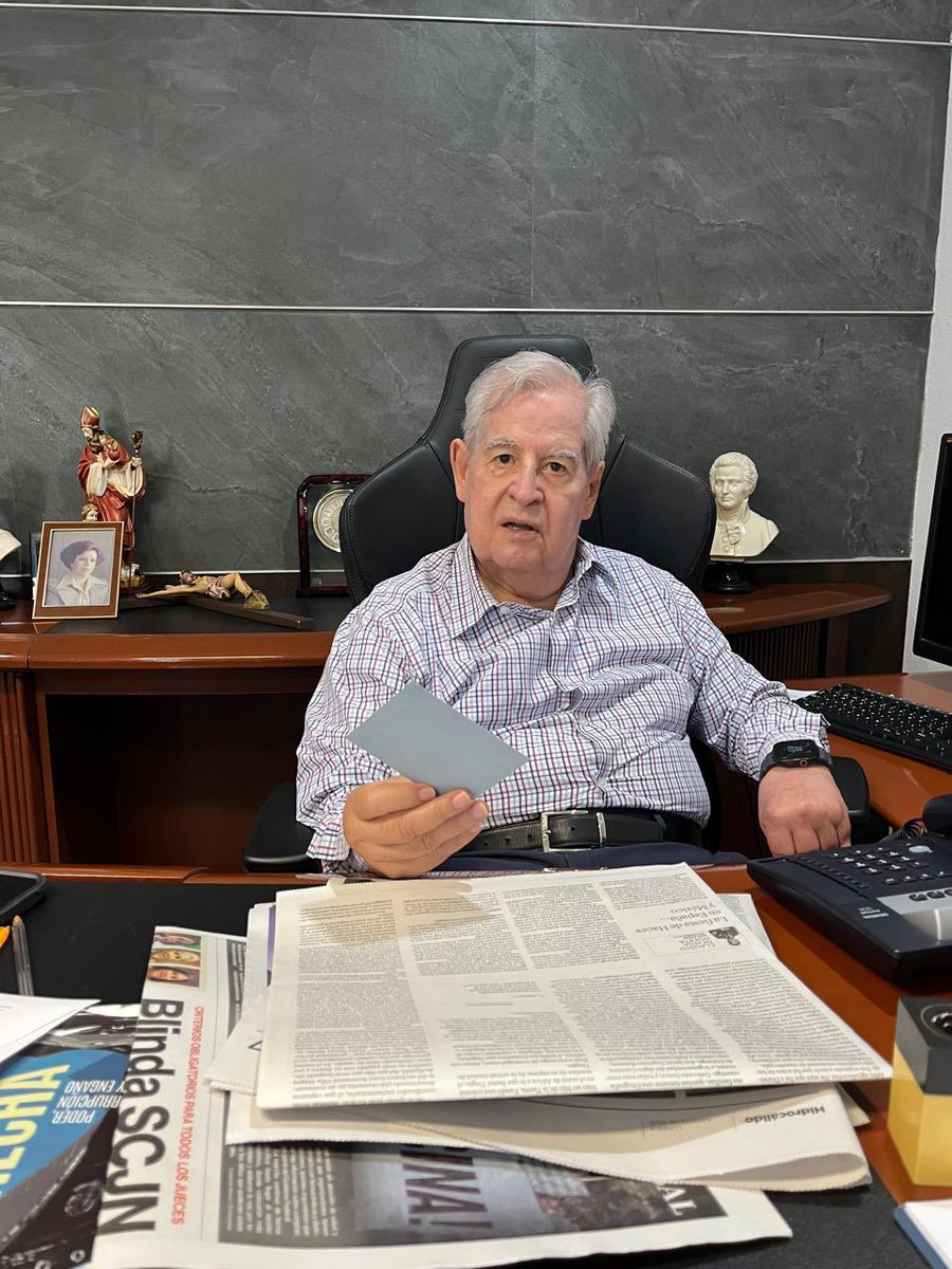 MPerezCardenas's tweet photo. Enorme satisfacción visitar a Don Agustín Morales Padilla, ícono del periodismo de Aguascalientes, fundador del legendario @hidrocalidod. Periodista, empresario de la comunicación, Don Agustín es sobre todo un respetado modelo de la sociedad de esa región. @JLMNoticias https://t.co/9lKBm8jcYV