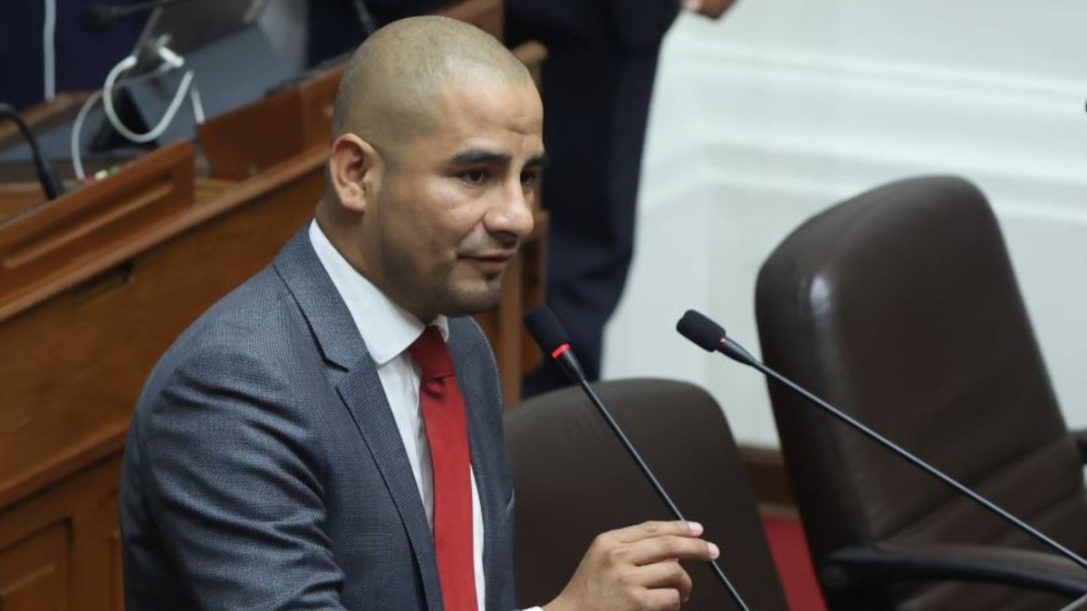 omarzev's tweet image. El flamante presidente de la comisión de Constitución del congreso no tiene estudios universitarios (sólo secundarios) y llegó al parlamento con apenas 2,443 votos. Se llama Arturo Alegría García, es de Fuerza Popular y está allí gracias a Keiko.