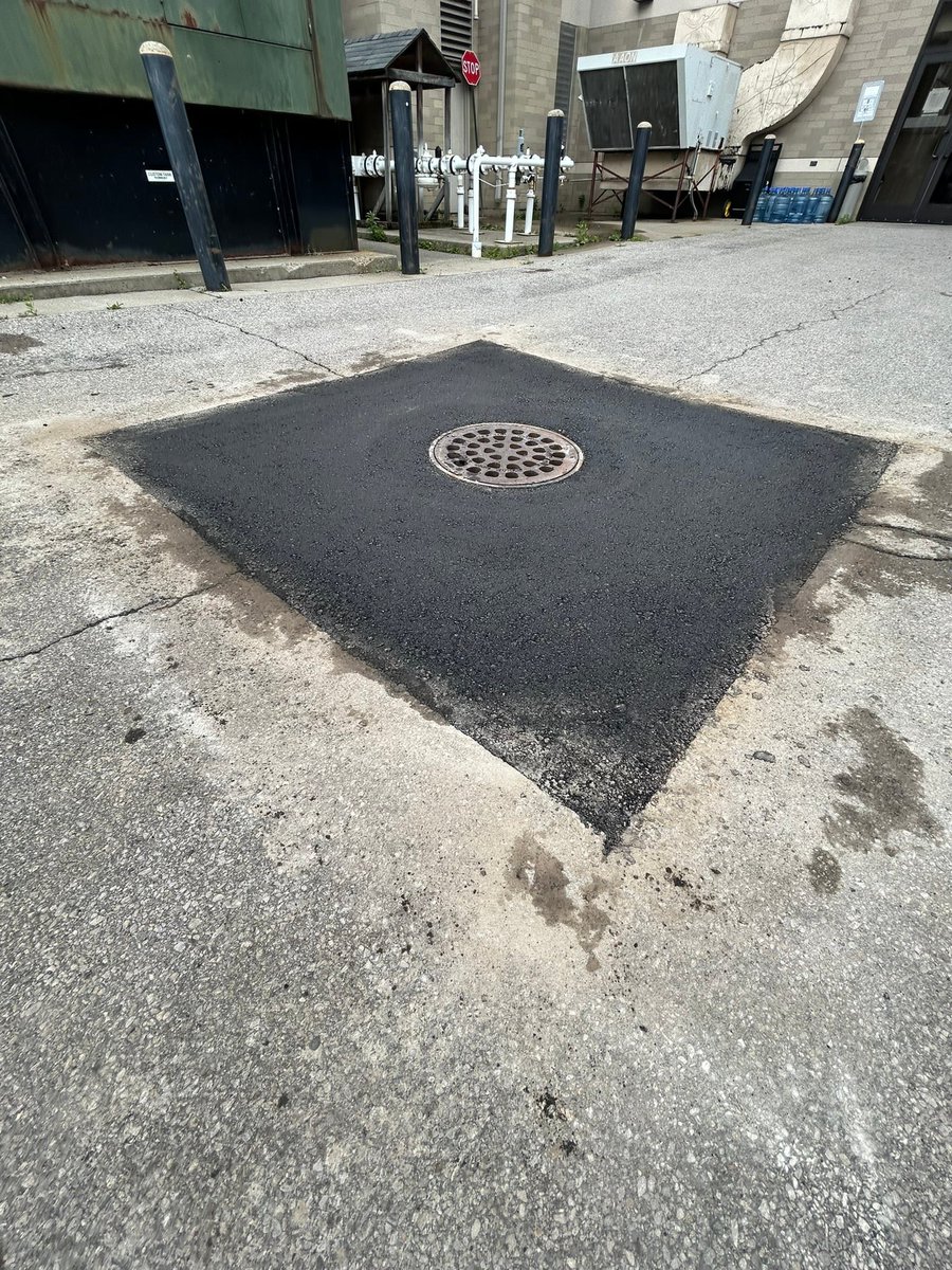 gtsealcoating's tweet photo. 🚧 Cracks and potholes don’t fix themselves—stop damage before it spreads! 🛠️ Our expert asphalt repair in Traverse City, MI restores driveways and parking lots, improving safety, curb appeal, and surface longevity. 🌟

#AsphaltRepair 🛣️ #TraverseCityMI 📍 #DrivewayRepair 🏠 https://t.co/Cl0kUpfce3