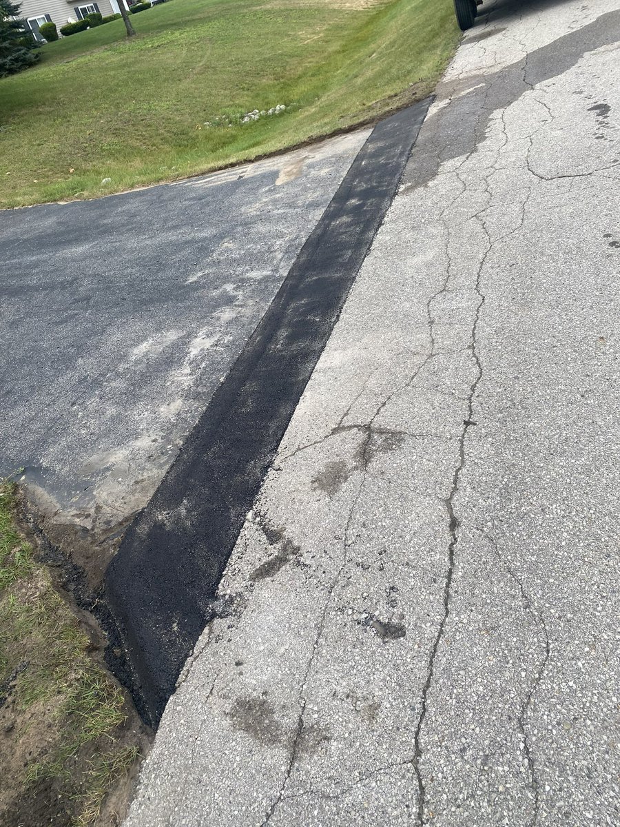 gtsealcoating's tweet photo. 🚧 Cracks and potholes don’t fix themselves—stop damage before it spreads! 🛠️ Our expert asphalt repair in Traverse City, MI restores driveways and parking lots, improving safety, curb appeal, and surface longevity. 🌟

#AsphaltRepair 🛣️ #TraverseCityMI 📍 #DrivewayRepair 🏠 https://t.co/Cl0kUpfce3