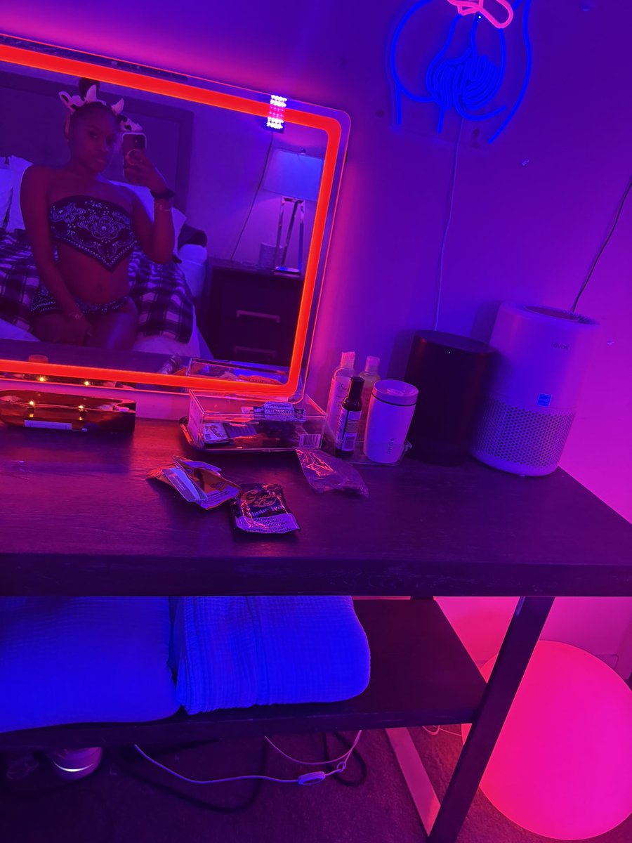 SlutsOnRepeat's tweet image. Something sexy for you 😩 hit my tele 💕