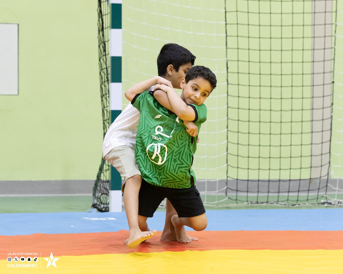 alnajmahfc1960's tweet photo. 🤼| نعود للعمل . استعداد للموسم 💪🏻💚

#نجمة_عنيزة https://t.co/d2ATwWFClc
