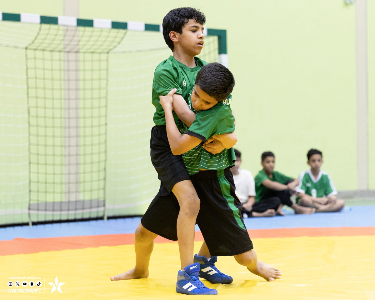 alnajmahfc1960's tweet photo. 🤼| نعود للعمل . استعداد للموسم 💪🏻💚

#نجمة_عنيزة https://t.co/d2ATwWFClc