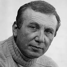 Nizar Kabbani seneler önce şöyle seslenmişti Gazzeli gençlere;  
...Ey Gazze’nin öğrencileri 
Öğretin bize
Çocukların elleri arasındaki taşın 
Nasıl değerli bir elmasa dönüştüğünü...