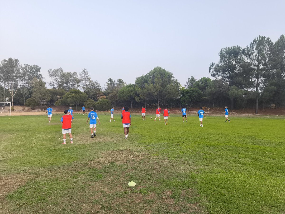 CPTalayuela's tweet photo. 🏃Primer entrenamiento de la semana completado🔥🔥 trabajando a tope 
VAMOS CHAVALES 

#tequeremosilusionar
#vamostalayuela
#sentimientoazul https://t.co/pZ4IvdxOg8