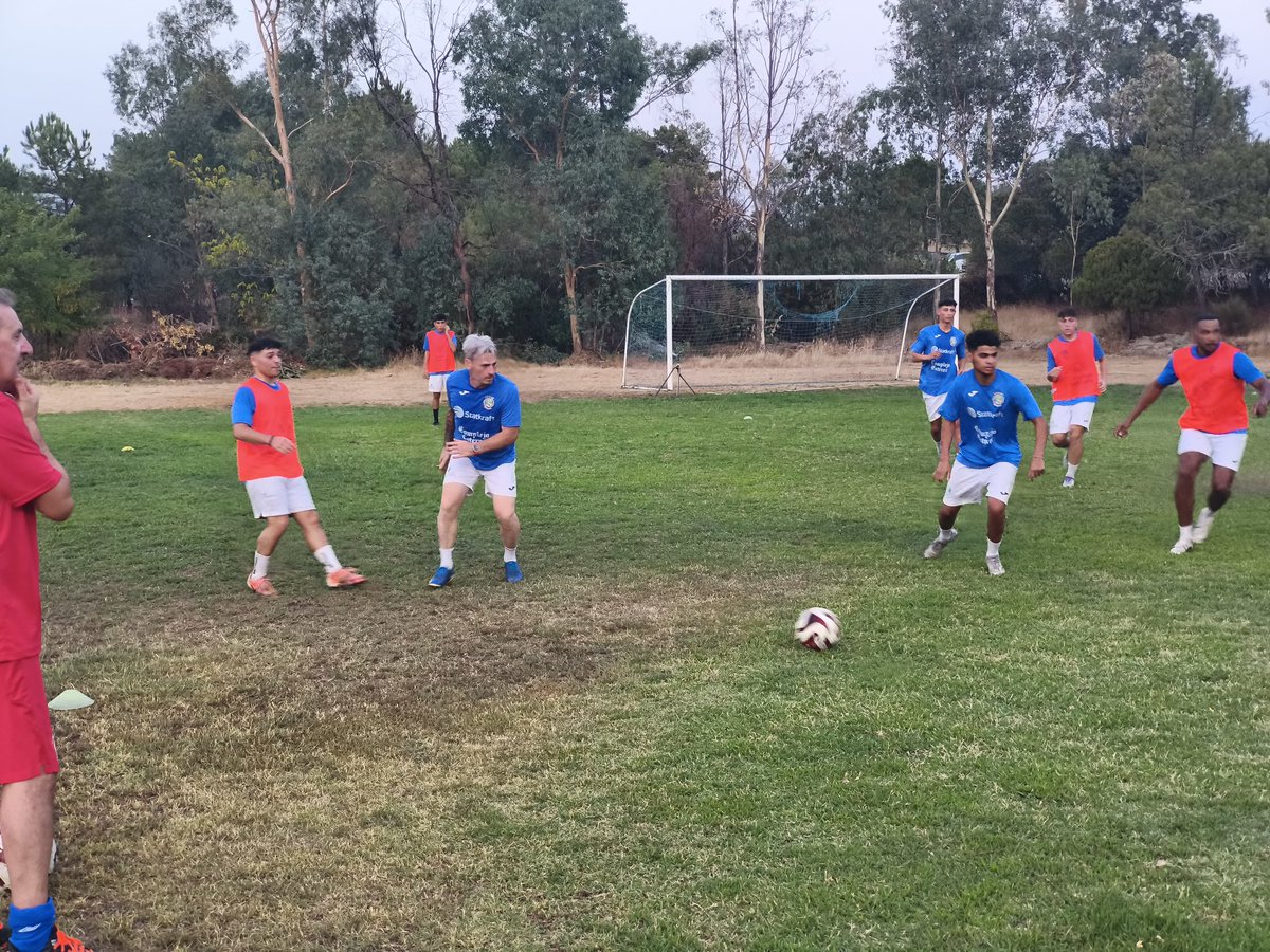 CPTalayuela's tweet photo. 🏃Primer entrenamiento de la semana completado🔥🔥 trabajando a tope 
VAMOS CHAVALES 

#tequeremosilusionar
#vamostalayuela
#sentimientoazul https://t.co/pZ4IvdxOg8