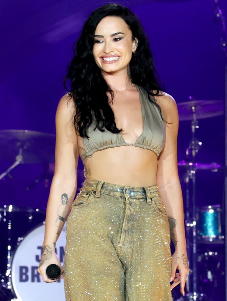 archivefordemi's tweet photo. my favorite disney girl. https://t.co/42gFXNHLe9