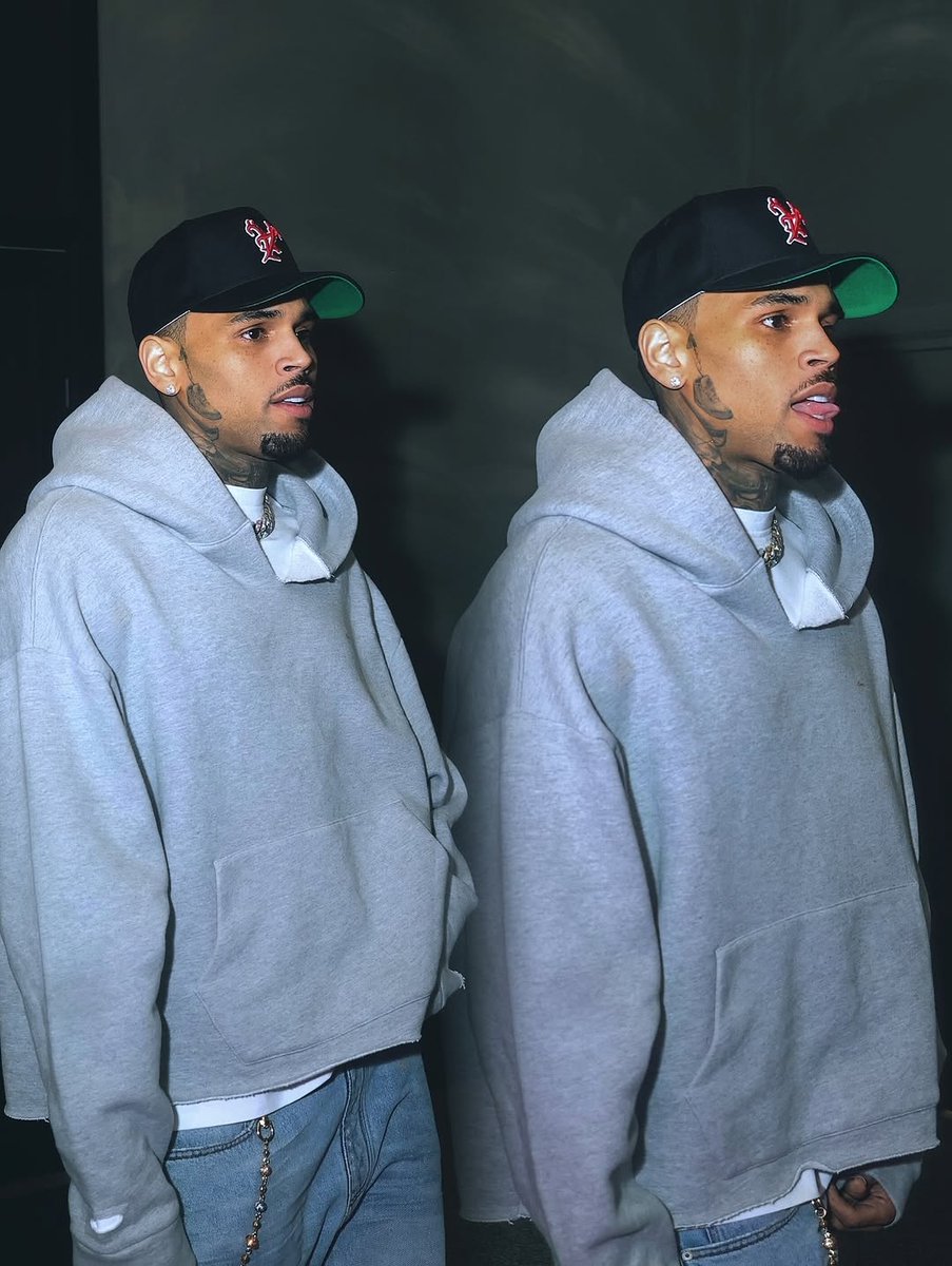 Chris Brown is lookin’ SO GOOD.