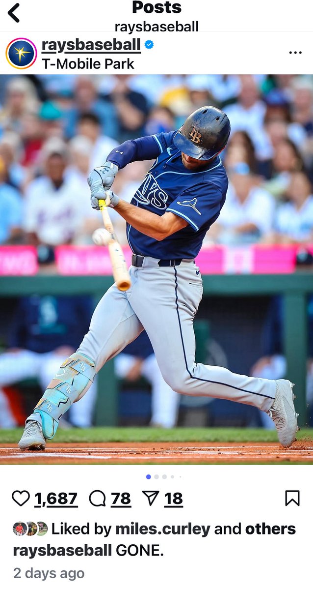 HittingAcademy's tweet photo. I love Mike Schmidt.  But I’m sure even he would admit that this may have been his worst swing ever.  This does NOT look like most HRs I see.  Thank you for the one swing in the history of MLB where hitting the ball like that created a HR.  Also, yes B. Lowe does look like he got jammed here, but it is a HR. Here is another normal HR.