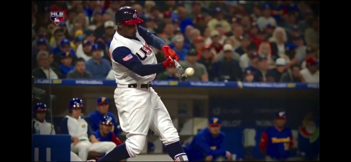 HittingAcademy's tweet photo. I love Mike Schmidt.  But I’m sure even he would admit that this may have been his worst swing ever.  This does NOT look like most HRs I see.  Thank you for the one swing in the history of MLB where hitting the ball like that created a HR.  Also, yes B. Lowe does look like he got jammed here, but it is a HR. Here is another normal HR.