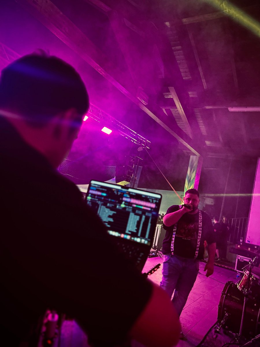 Momo Deejay tweet media