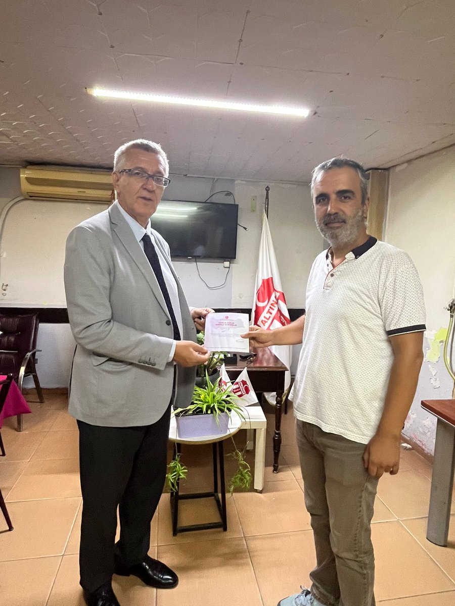 <a href="/mhp_fatihilce/">MHP Fatih</a> Başkanımız Sn. <a href="/caymaz_muharrem/">MUHARREM CAYMAZ</a> , Altınay Spor Kulübü Bşk. Yrd. Sn. Serdar Yalabık Beye, 16 Ağustos Cumartesi, İstanbul/Bakırköy  Wow Otelde Düzenlecek Olan "Asırlık Birlik, Sonsuz Kardeşlik" Temalı Programın Davetiyesini Takdim Etmiştir. 

Değerli Başkanımıza İlgi