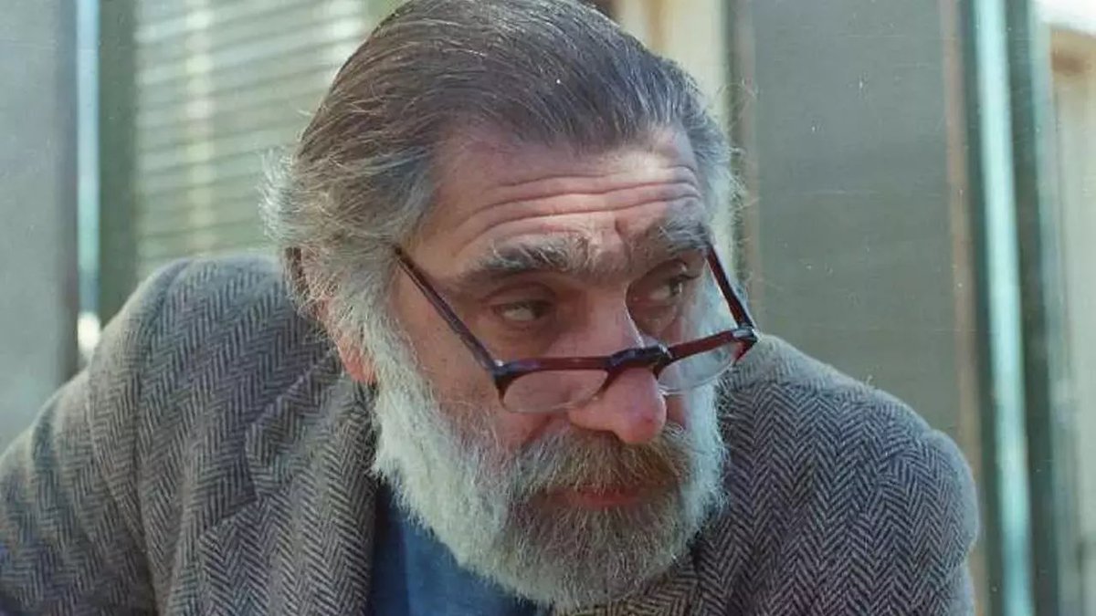 can yücel 99 yaşında… malumatfuruş sitesi benim yaptığım sahte can yücel şiirleri listesinden yola çıkarak teferruatlı bir dosya yapmış… sahte şiirleri paylaşanları uyaralım… hatta bu dosyayı paylaşalım. bir kamu spotu olarak… malumatfurus.org/can-yucele-ait… #CanYuecel #canyucel