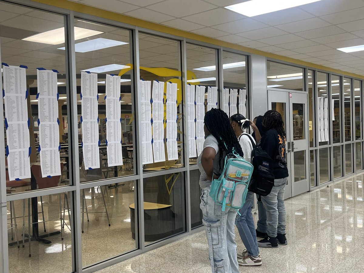 BigIkeYearbook's tweet image. ✨ Today was definitely an amazing first day at Big Ike! 🦅 Students explored the halls in search of their schedules while our staff greeted them right at the threshold with big smiles and warm welcomes. 💛🖤
Here’s to a fantastic year ahead! #SwoopNation #Eisenhower_AISD