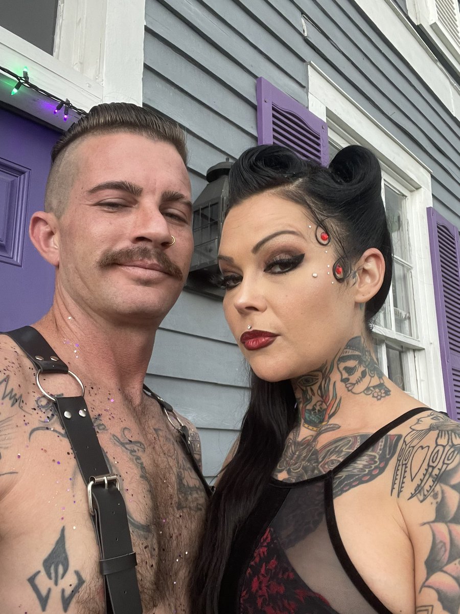 Ask for custom videos with this beauty @jinx_munster on only fans , don’t miss out 😈