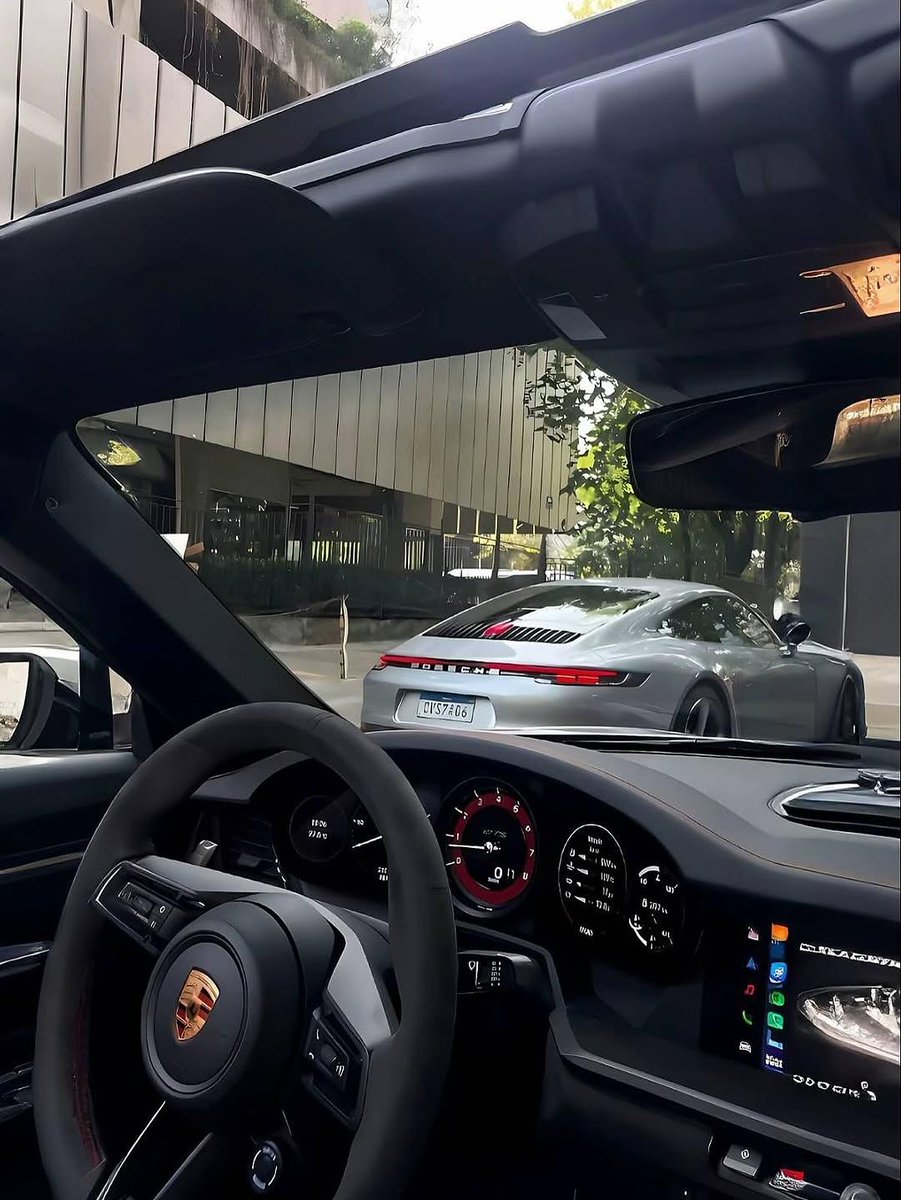 Cabrio Porsche hits different.