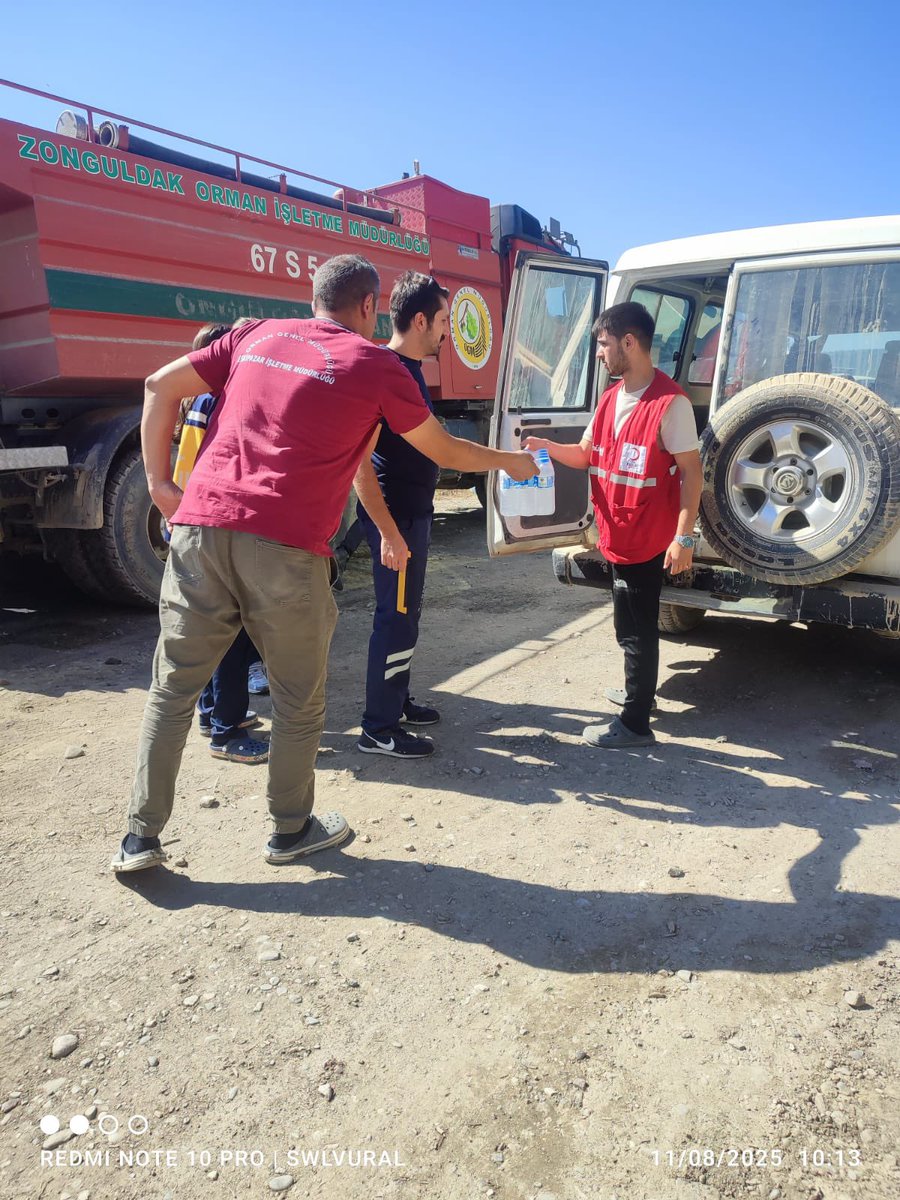 📍 Karabük 
📍 Çanakkale 
📍 Manisa 
📍 Bolu 
📍 Kahramanmaraş 
📍 Edirne 
📍 Hatay’da meydana gelen orman yangınlarıyla mücadele eden kahraman ekipler ve bölge halkı için sahadayız.

🍞 Soğuk su, ikramlıklar, beslenme ve temel ihtiyaç desteğiyle, alevlerin içinde görevini icra