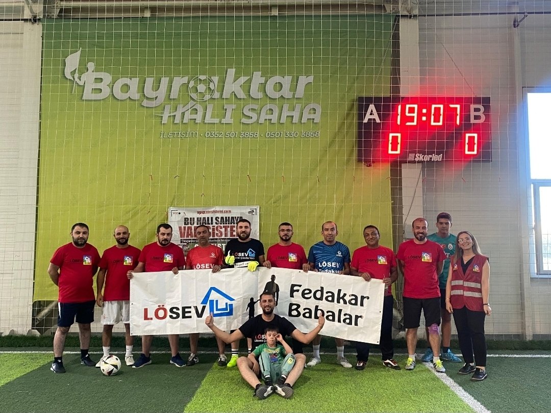 Dayanışma en iyi ilaçtır. #löseve ve ekibine çok teşekkür ederim. Bu stresli günlerimizde hep yanımızda oldunuz iyi ki varsin Lösev🧡 Kayseri'den selamlar 
Not:Rakip aranıyor :)

<a href="/losev1998/">LÖSEV</a>
 
<a href="/ustunezer/">Dr. Üstün EZER</a>
 
<a href="/julidearifoglu/">Dr.Julide Arifoğlu</a>
 
<a href="/hulya_unver/">Hülya ÜNVER</a>
 
<a href="/mervekoskerogIu/">Merve Köşkeroğlu</a>