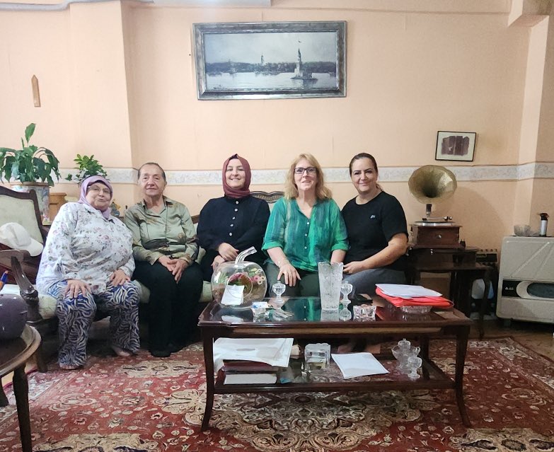 akkadinkadikoy's tweet photo. AK Parti Kadıköy İlçe Kadın Kolları Teşkilatı olarak Erenköy mahallesi hane ziyareti yapılmıştır. https://t.co/eIfx2U4GPz