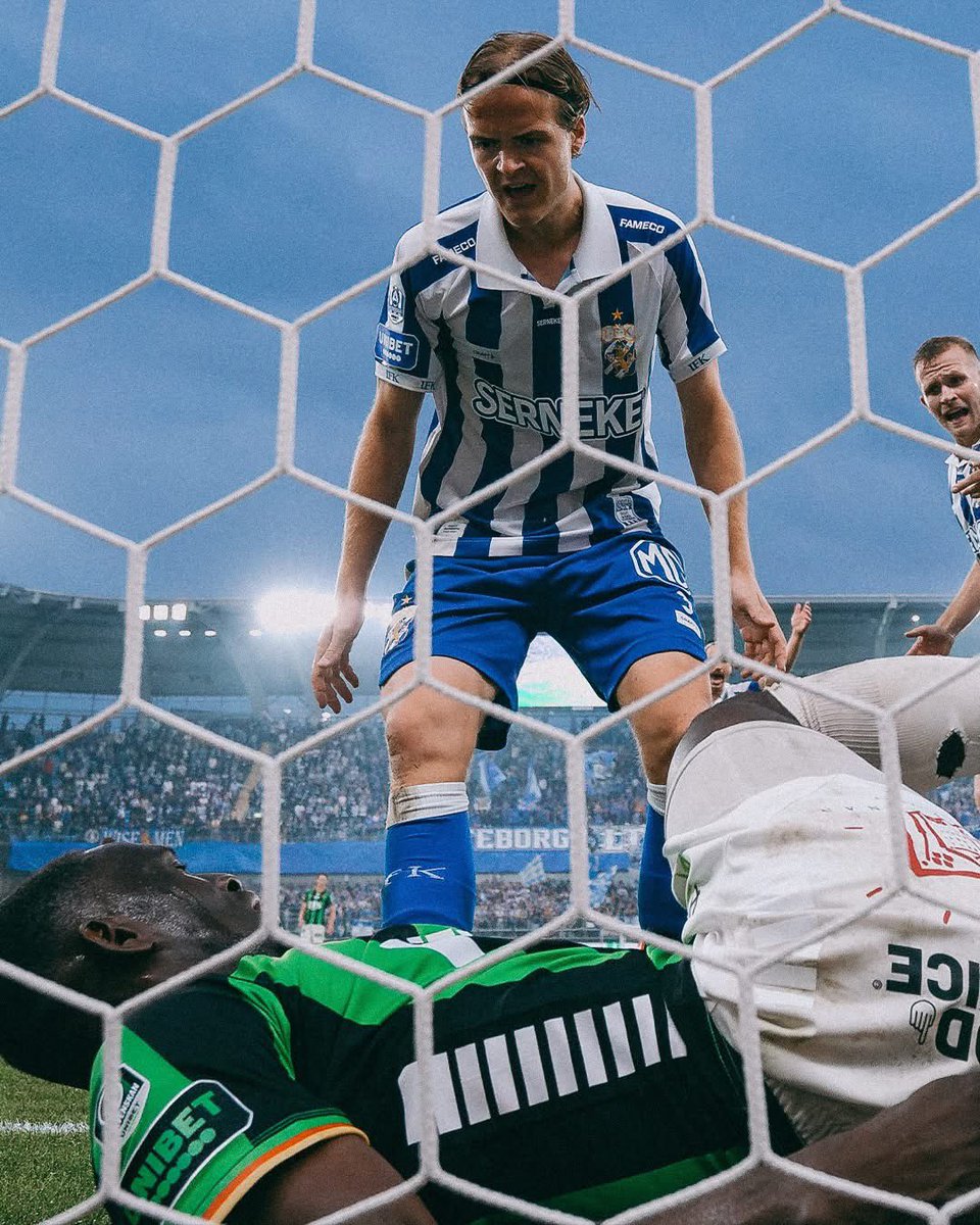 Blommizz's tweet photo. Vilket jävla mästerverk till bild😍😍 #ifkgbg https://t.co/dHZqJHFWtU