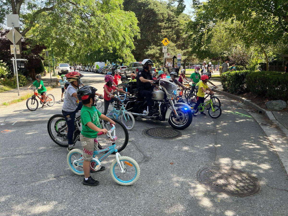 VPDTrafficUnit's tweet image. Summer is another great opportunity to enhance safety of our young vulnerable road users through education @CityofVancouver MacLean Park by @VancouverPD Motor Officers. #DriveSafe #communityimpact #BikeSafety
