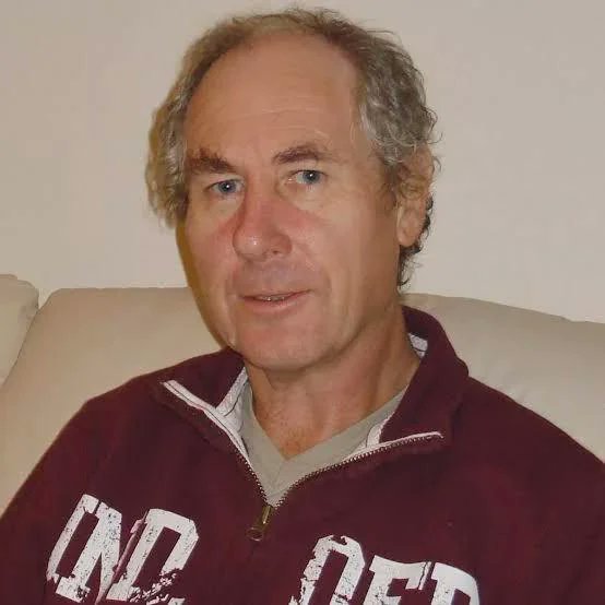 historyinmemes's tweet photo. In 2002, John Darwin faked his death in a canoe accident so his wife could claim £250,000 in life insurance and pension benefits. He hid nearby for years until a 2006 photo of them in Panama exposed the fraud. https://t.co/EKblavdqvz