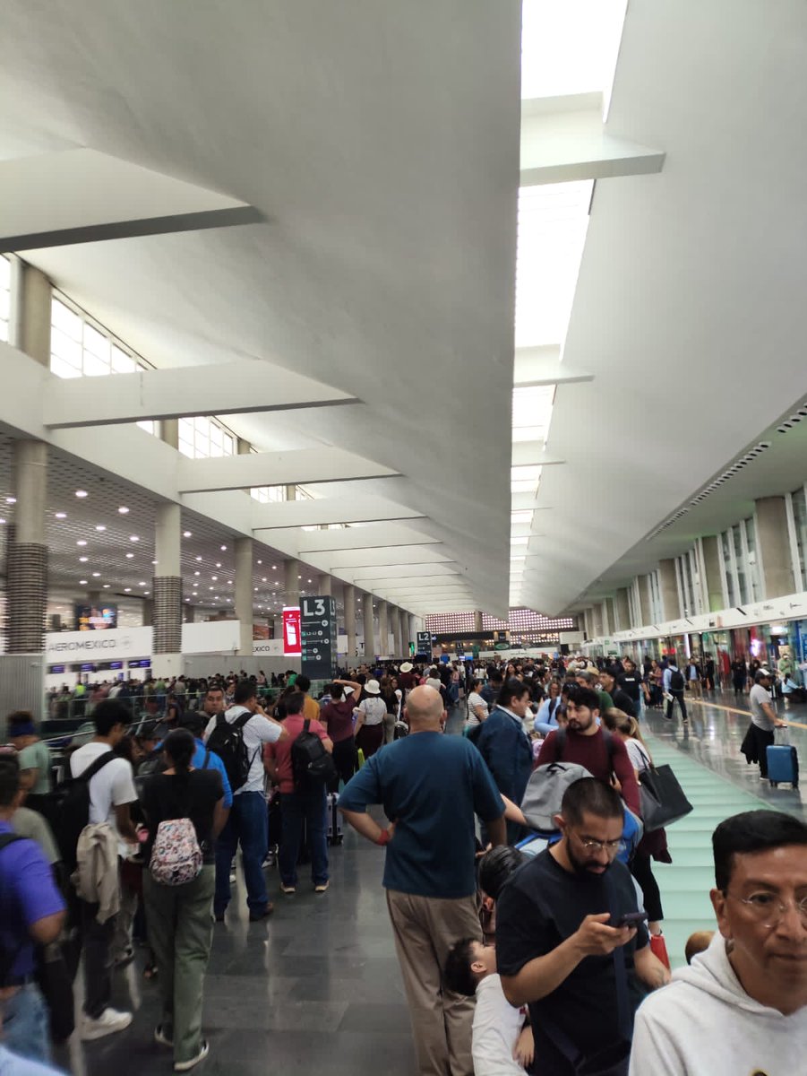 Desde las 8 de la noche en el <a href="/AICM_mx/">Aeropuerto Internacional Benito Juárez CDMX</a> 19 hrs no me puedo mover ya que Pierdo todo trámite para mi vuelo ya me cancelaron 3 vuelos y me han bajado de 2 aviones.
<a href="/Profeco/">Profeco</a> <a href="/Aeromexico/">Aeroméxico</a> <a href="/El_Universal_Mx/">El Universal</a> <a href="/reformanacional/">REFORMA Nacional</a> <a href="/Claudiashein/">Claudia Sheinbaum Pardo</a> 
Quien da una solución o mínimo que den alimentos.