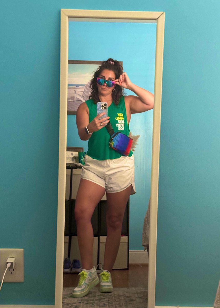 drlauralovesk9s's tweet photo. Got my first “I love your Y2K look” 👀 thanks….? @nglwithkylie @JENNIWOWW #IYKYK #proudmillenial https://t.co/H4eP3yeeb8